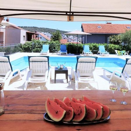 Villa Mendula Trogir - Luxury Beachfront Villa With Large Pool Area Surrounded By Organic Vegetable Garden And Olive Trees Eksteriør bilde