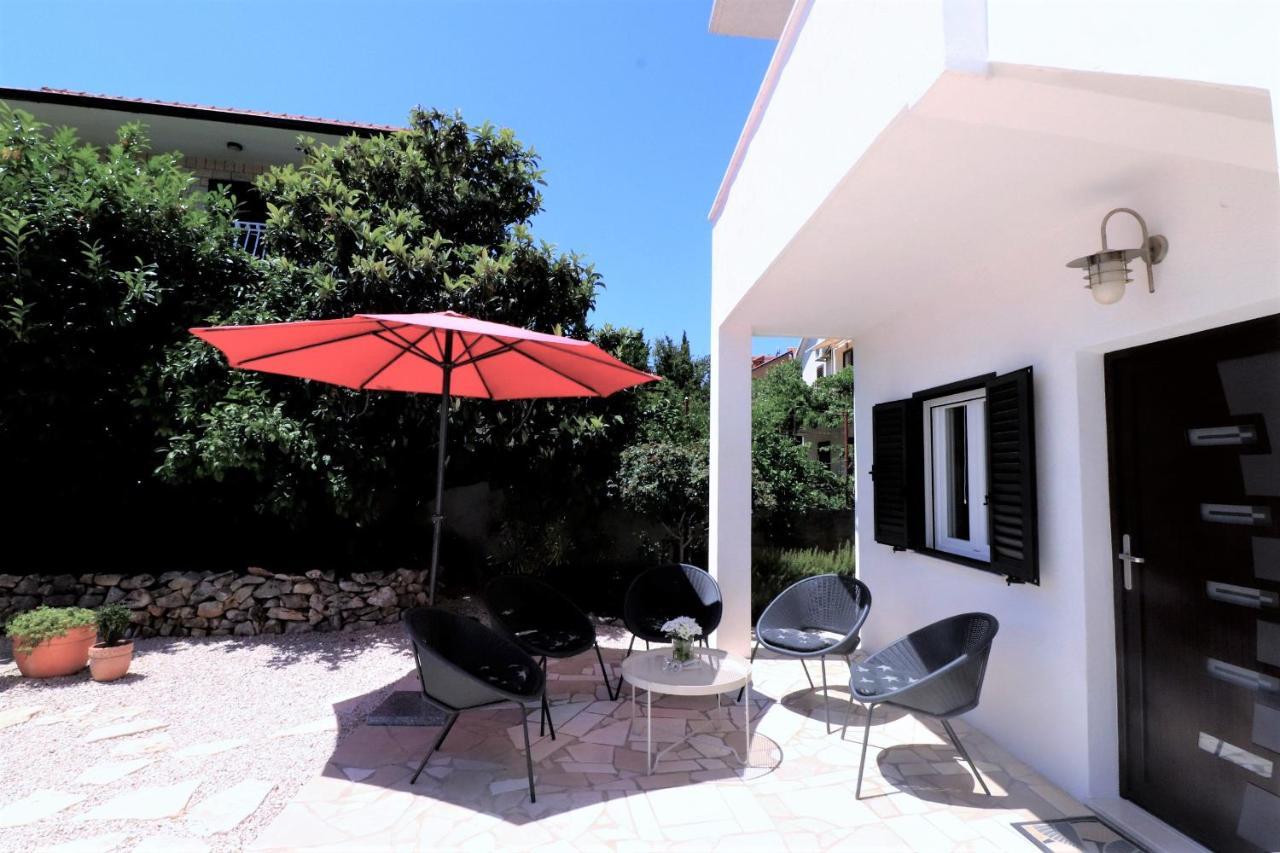 Villa Mendula Trogir - Luxury Beachfront Villa With Large Pool Area Surrounded By Organic Vegetable Garden And Olive Trees Eksteriør bilde