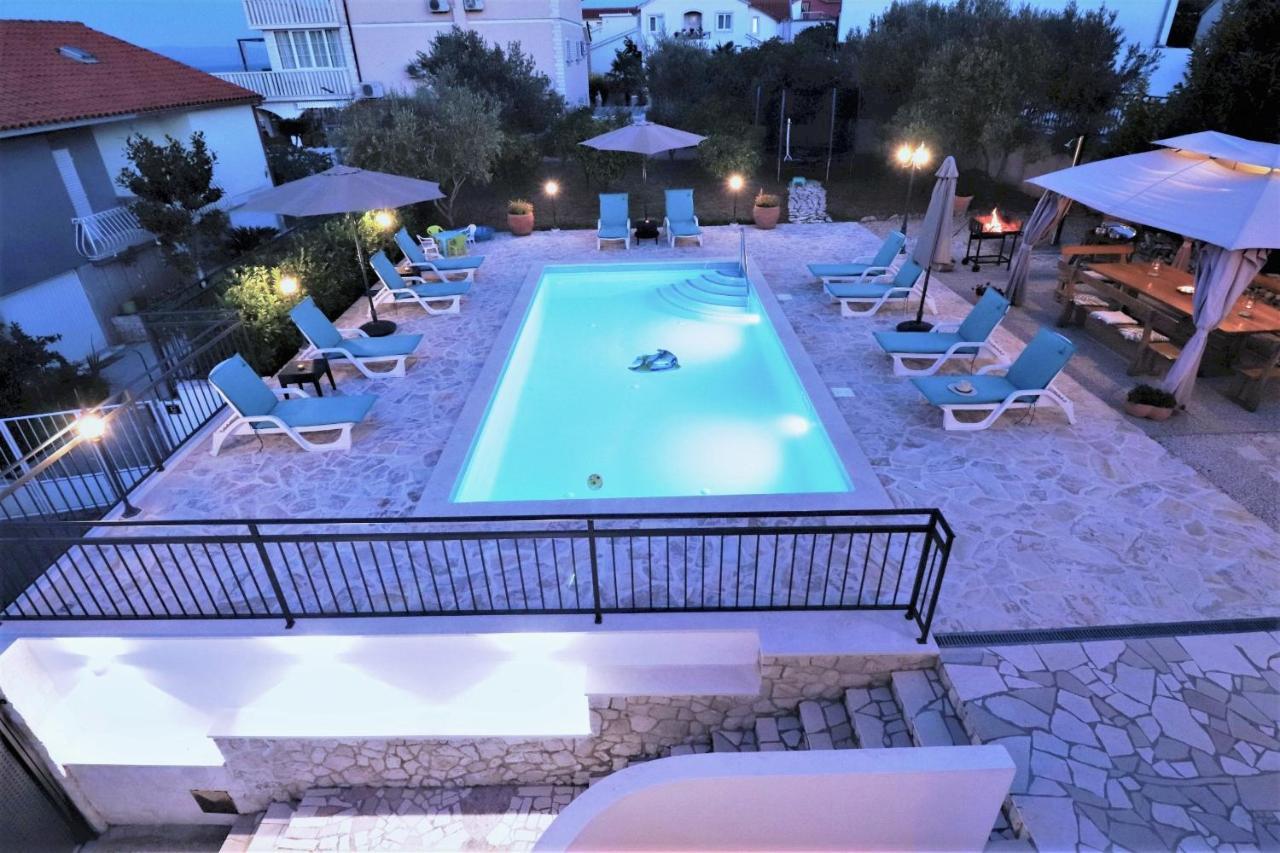 Villa Mendula Trogir - Luxury Beachfront Villa With Large Pool Area Surrounded By Organic Vegetable Garden And Olive Trees Eksteriør bilde