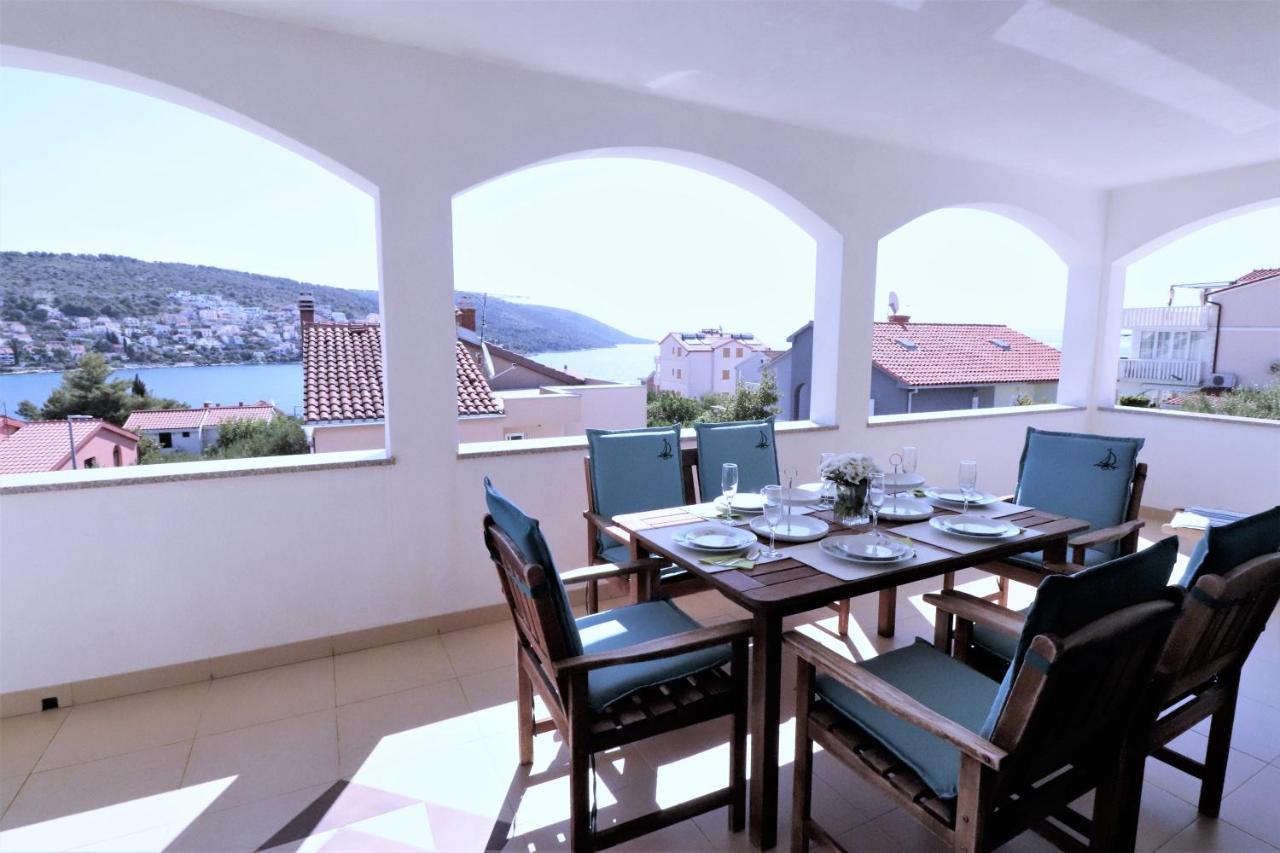 Villa Mendula Trogir - Luxury Beachfront Villa With Large Pool Area Surrounded By Organic Vegetable Garden And Olive Trees Eksteriør bilde