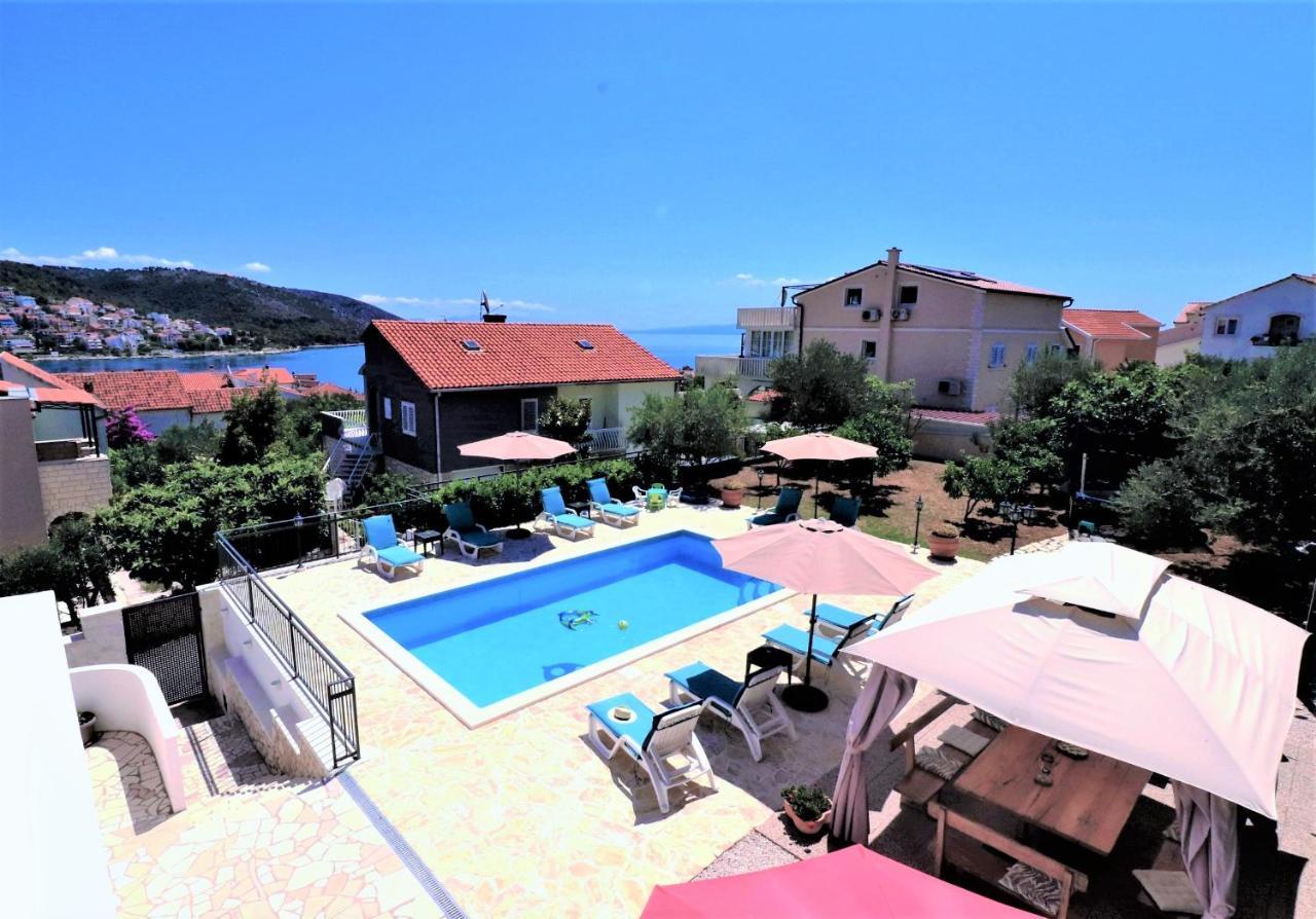 Villa Mendula Trogir - Luxury Beachfront Villa With Large Pool Area Surrounded By Organic Vegetable Garden And Olive Trees Eksteriør bilde