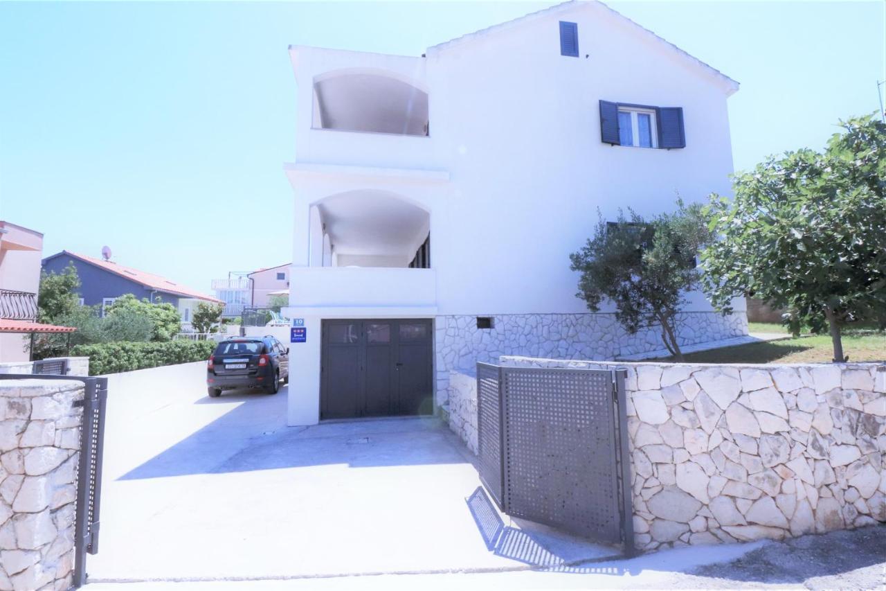 Villa Mendula Trogir - Luxury Beachfront Villa With Large Pool Area Surrounded By Organic Vegetable Garden And Olive Trees Eksteriør bilde